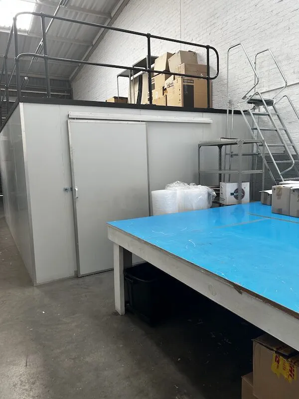 Cold room built with insulated panels