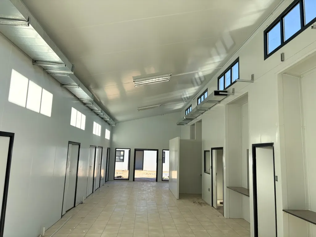 Prefab building hall with clerestory windows